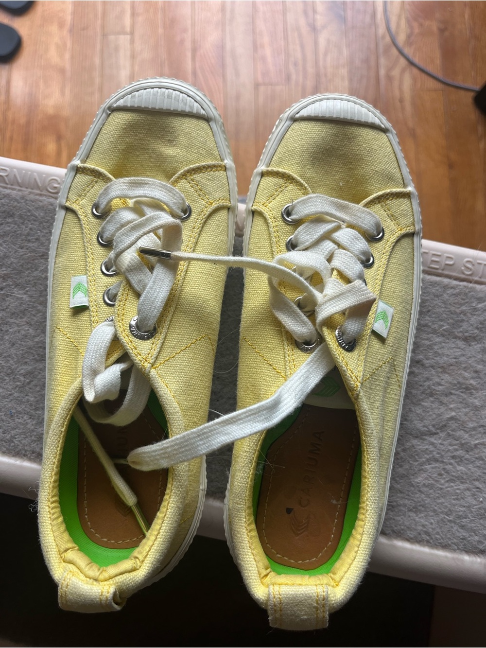 Women’s Cariuma shoe